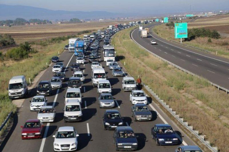 Tatilciler TEM'de 12 kilometrelik kuyruk oluşturdu