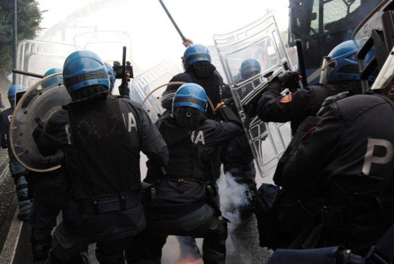 İtalya'da kemer sıkma eylemi