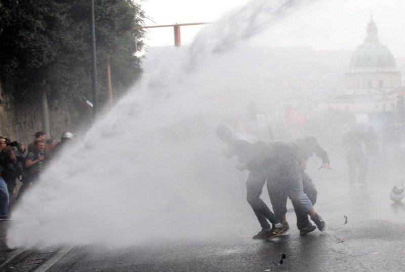 İtalya'da kemer sıkma eylemi