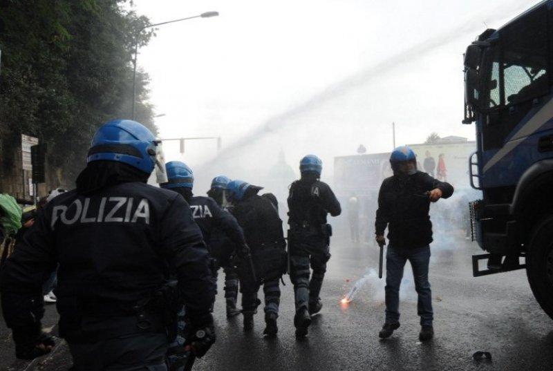 İtalya'da kemer sıkma eylemi