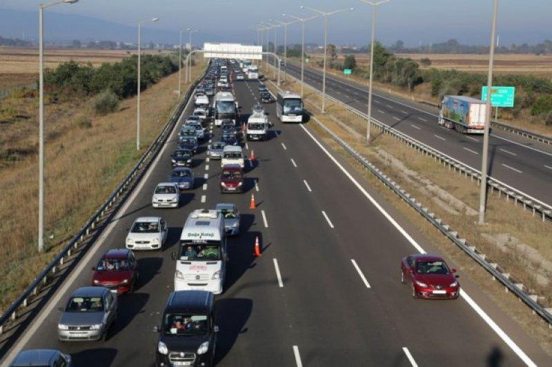 Tatilciler TEM'de 12 kilometrelik kuyruk oluşturdu