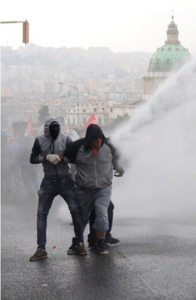 İtalya'da kemer sıkma eylemi