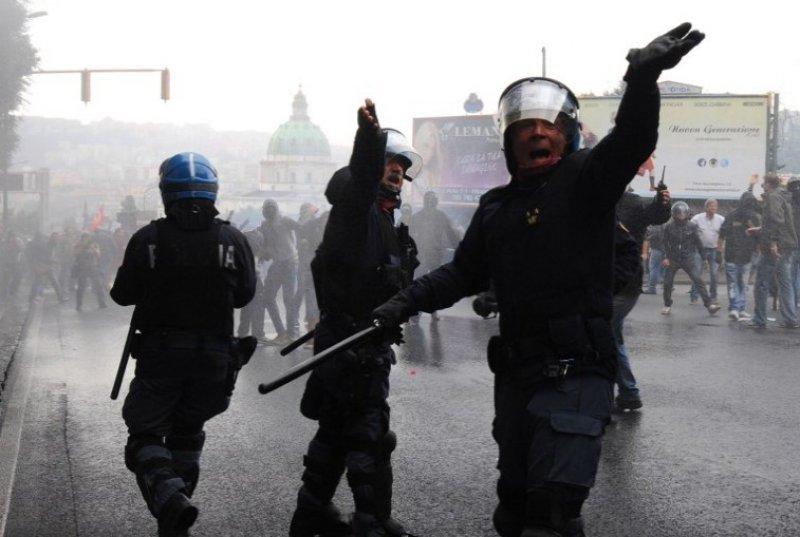 İtalya'da kemer sıkma eylemi