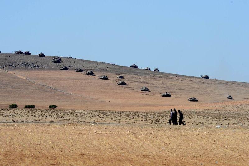 Kobani sınırına tank yığınağı