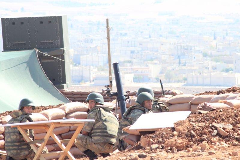 Kobani sınırına tank yığınağı