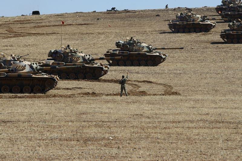 Kobani sınırına tank yığınağı