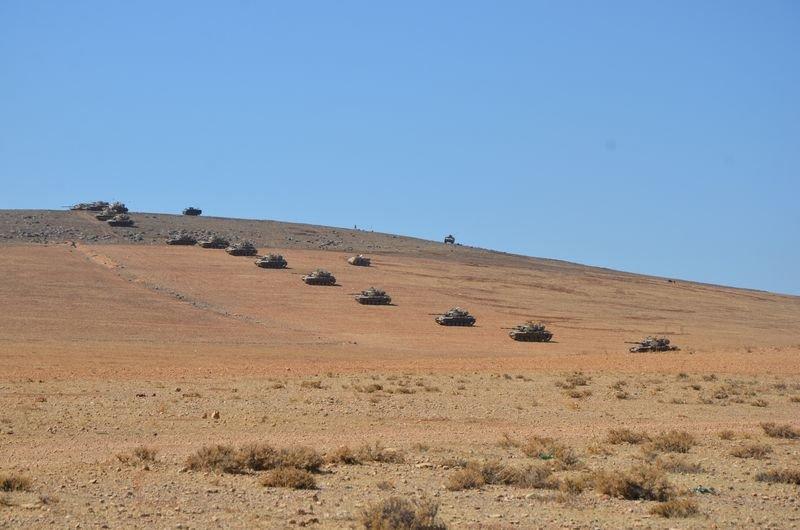 Kobani sınırına tank yığınağı