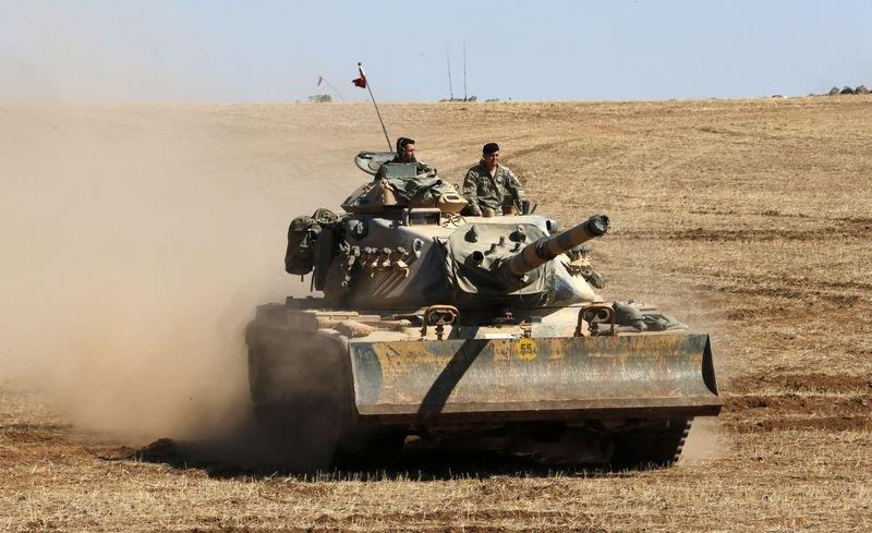 Kobani sınırına tank yığınağı