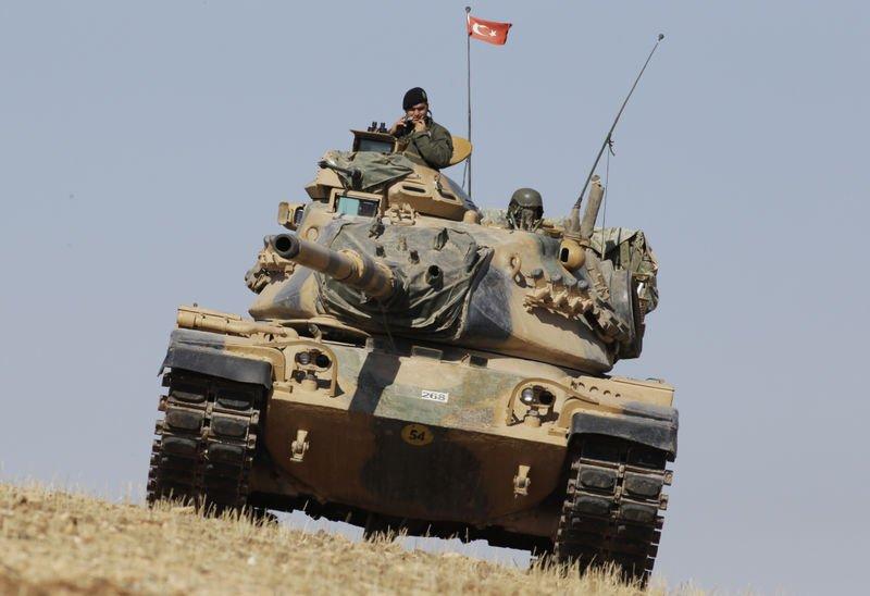 Kobani sınırına tank yığınağı