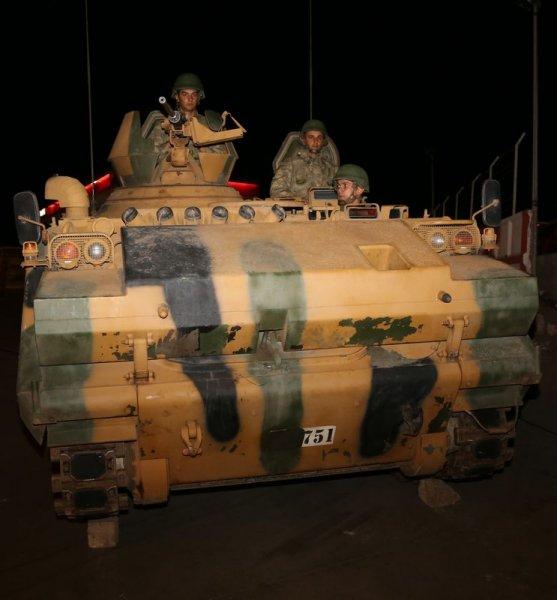 Asker Diyarbakır sokaklarında asayiş sağladı