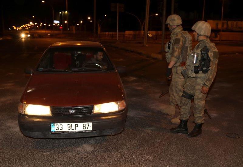 Asker Diyarbakır sokaklarında asayiş sağladı