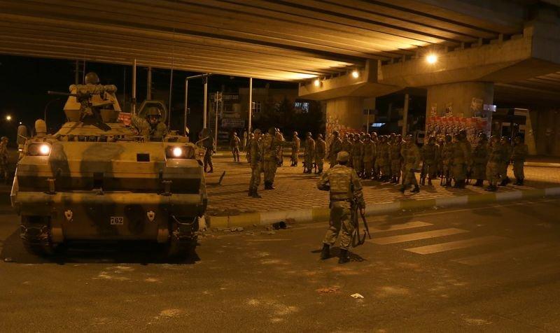 Asker Diyarbakır sokaklarında asayiş sağladı