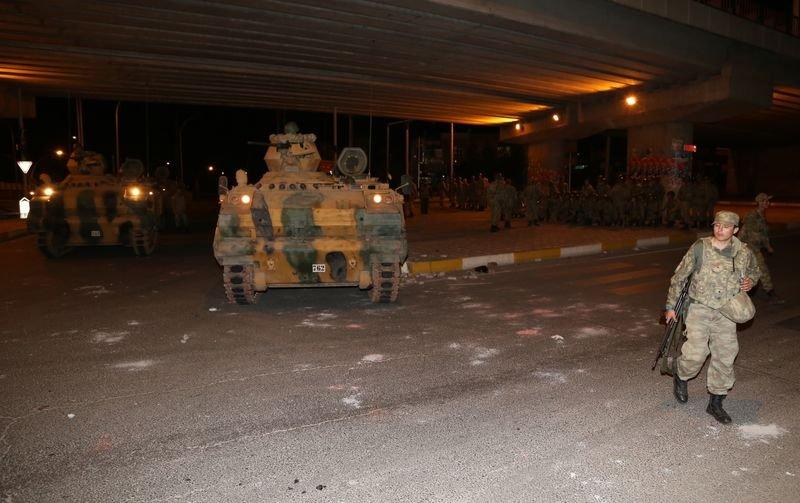 Asker Diyarbakır sokaklarında asayiş sağladı