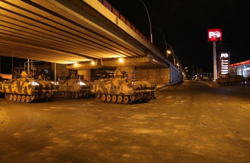 Asker Diyarbakır sokaklarında asayiş sağladı