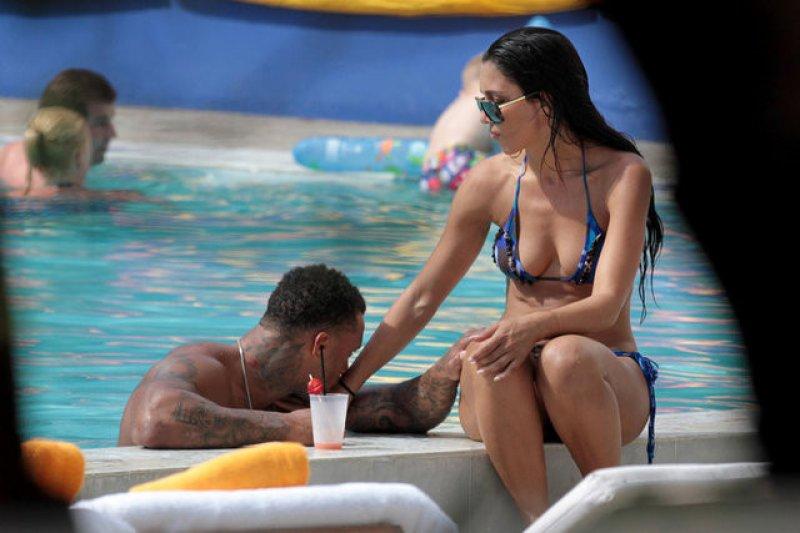 Kelly Brook'u unutturan güzel model Metisha Schaefer