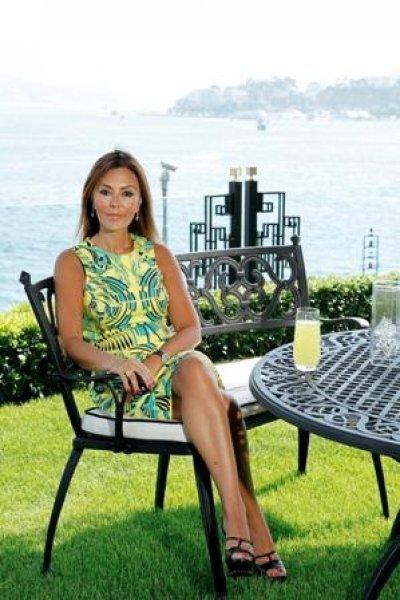 Feryal Gülman: Evimin duvarlarını öpüyorlar