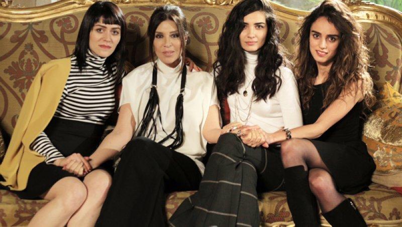 Feryal Gülman: Evimin duvarlarını öpüyorlar