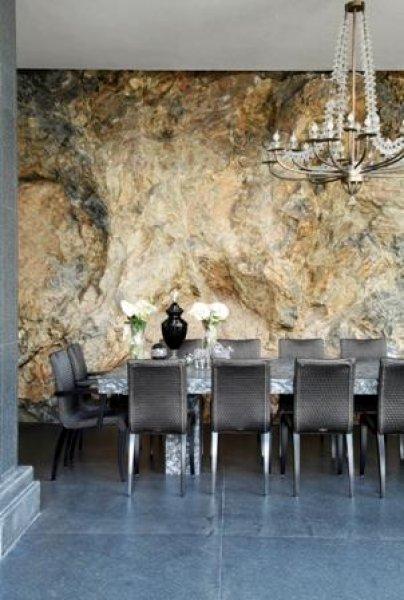 Feryal Gülman: Evimin duvarlarını öpüyorlar