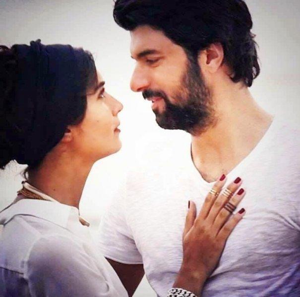 Feryal Gülman: Evimin duvarlarını öpüyorlar