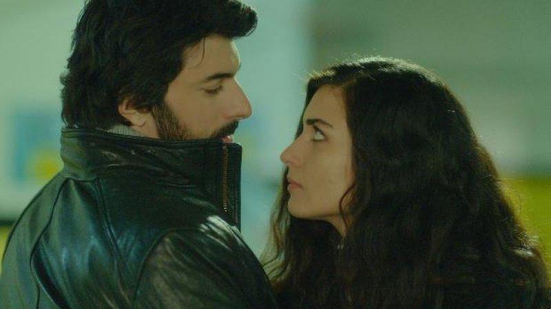 Feryal Gülman: Evimin duvarlarını öpüyorlar