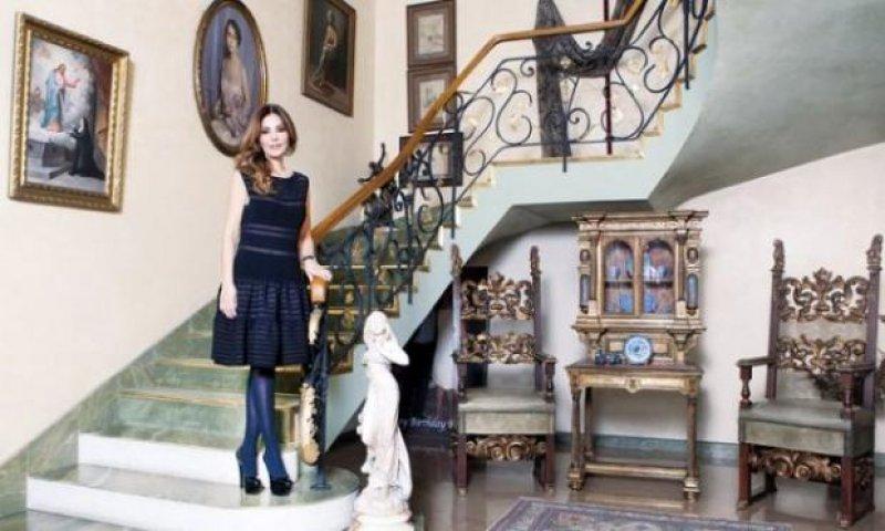 Feryal Gülman: Evimin duvarlarını öpüyorlar