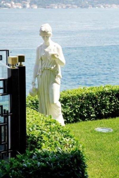 Feryal Gülman: Evimin duvarlarını öpüyorlar