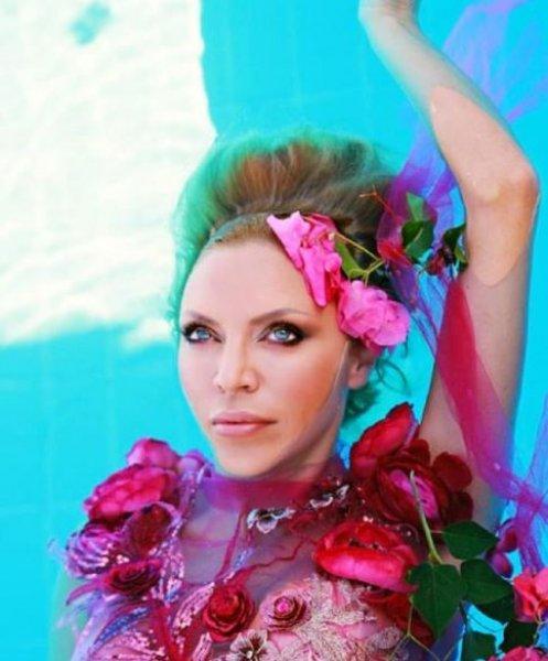 Başarılı manken Olga Fabrikova güzelliğiyle dikkat çekiyor