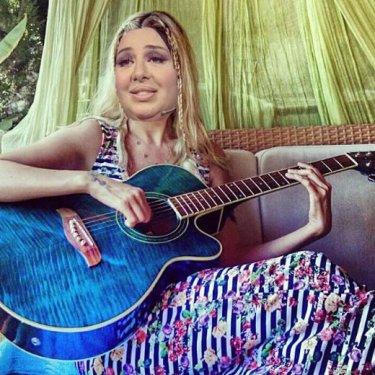  Sosyal medyada Nur Yerlitaş capsleri