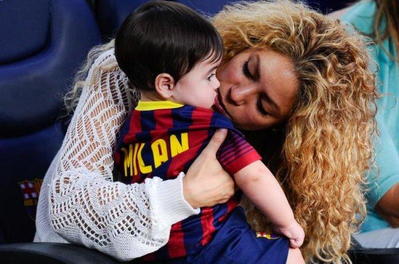Shakira'nın oğlu Milan babası Gerard Pique'nin izinde