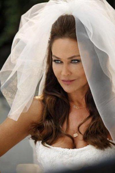 Hülya Avşar Şamdan Dergisi için kamera karşısına geçti