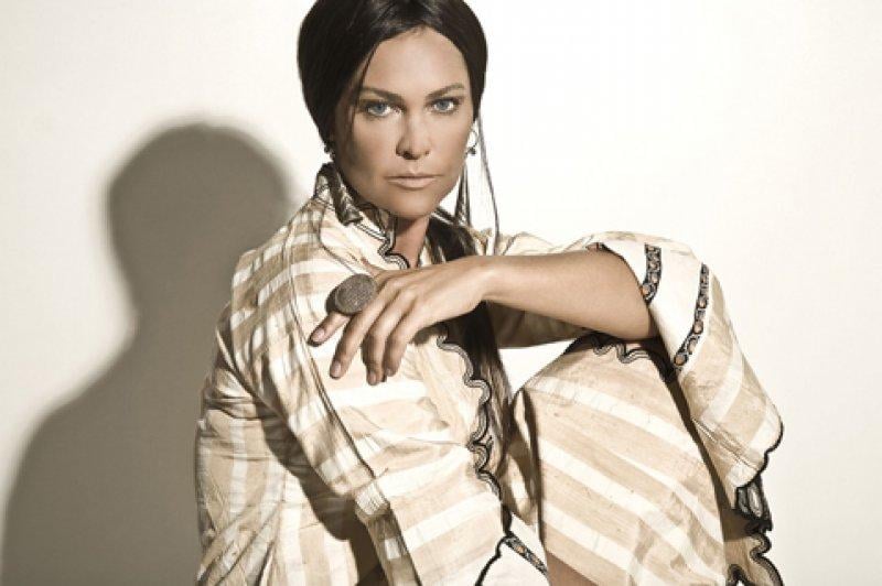 Hülya Avşar Şamdan Dergisi için kamera karşısına geçti