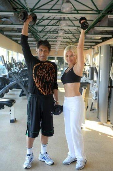 Ömür Gedik'ten iddialı tayt 