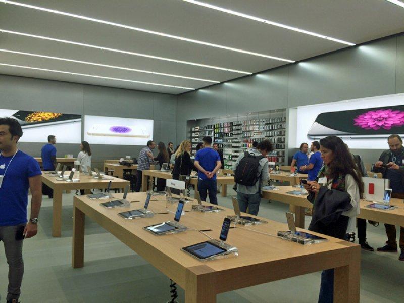 Türkiye'nin ikinci Apple Store'u açıldı