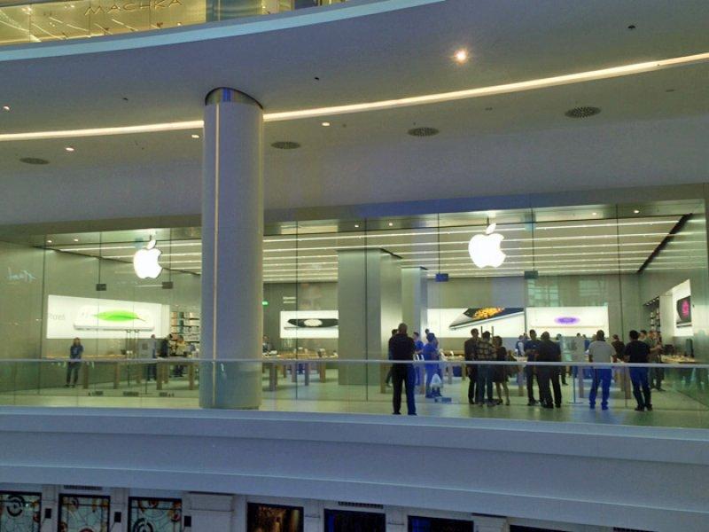 Türkiye'nin ikinci Apple Store'u açıldı