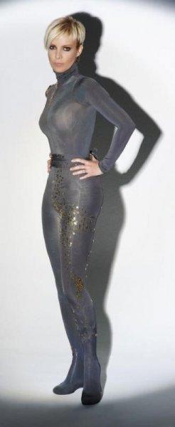 Ömür Gedik'ten iddialı tayt 