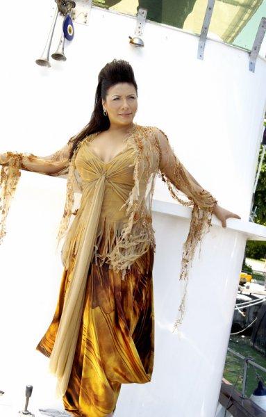 Işın Karaca 100 kilodan 75'e düştü 