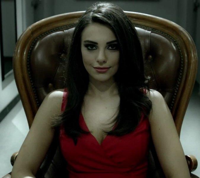 Tuvana Türkay: İki rol arasında hırpalandım 