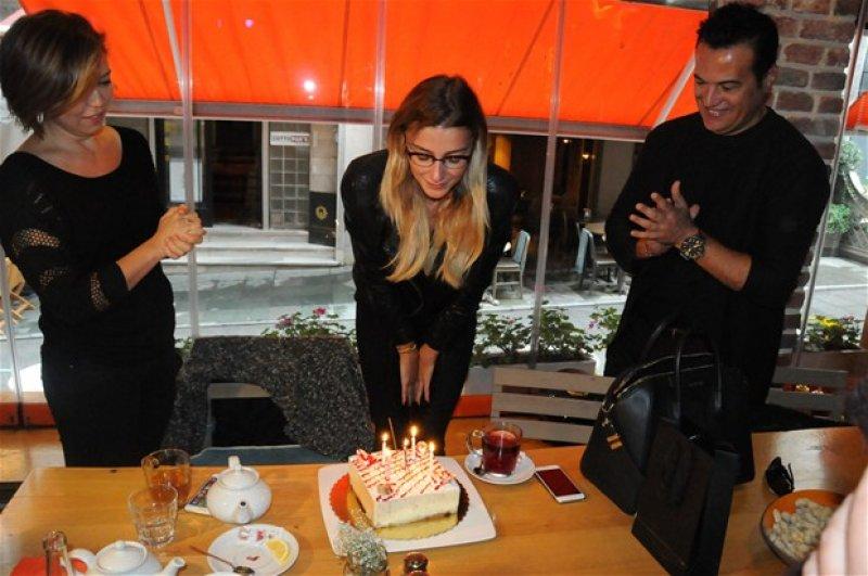 Hacı Sabancı'dan Özge Ulusoy'a Venedik sürprizi