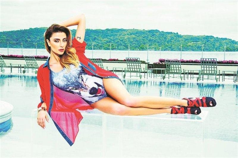 Hacı Sabancı'dan Özge Ulusoy'a Venedik sürprizi