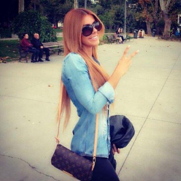 Oyuncu Tuğçe Özbudak mağaza açtı