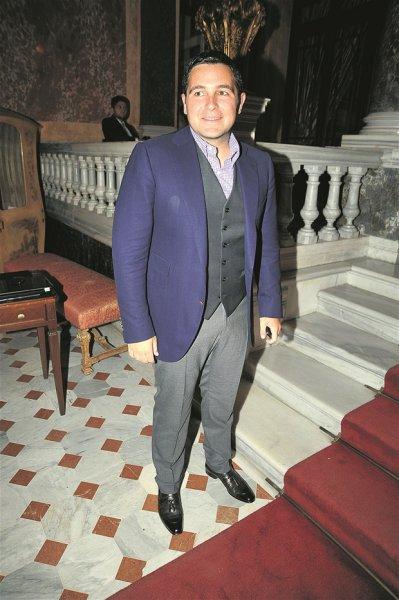 Hacı Sabancı'dan Özge Ulusoy'a Venedik sürprizi