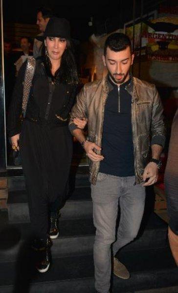 Hande Yener oğlu Çağın'ın doğum gününe sevgilisiyle gitti 