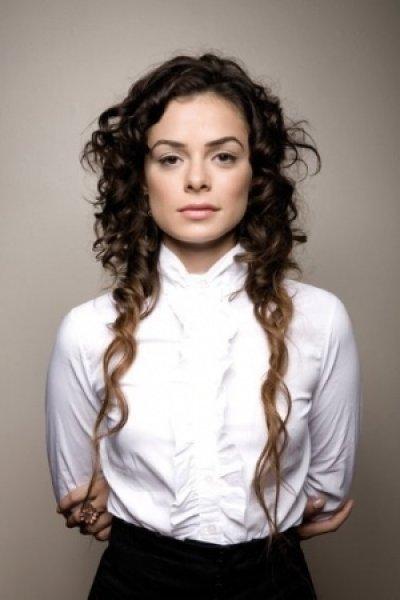 Özge Özpirinçci fotoğraflarıyla büyüledi