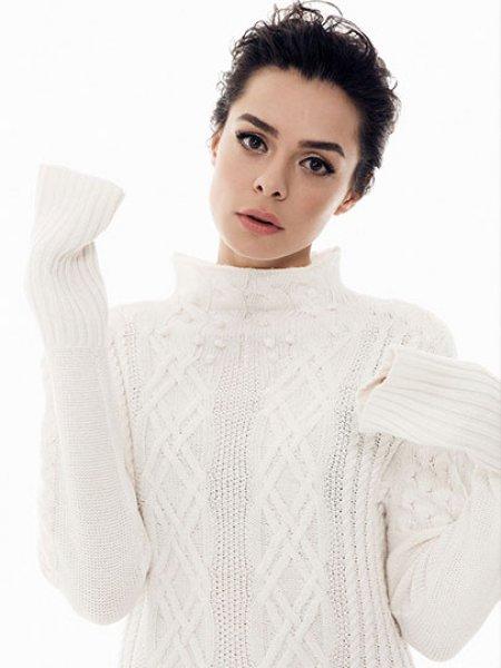 Özge Özpirinçci fotoğraflarıyla büyüledi