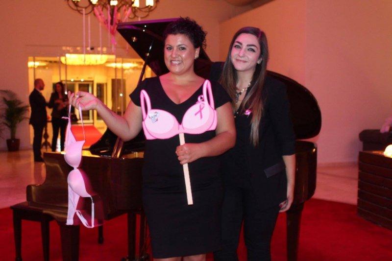 Ünlüler meme kanseri için kamera karşısına geçti  