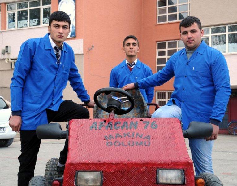 Iğdır'da iki lise öğrencisi tek kişilik otomobil yaptı