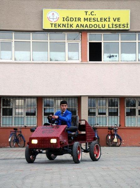 Iğdır'da iki lise öğrencisi tek kişilik otomobil yaptı