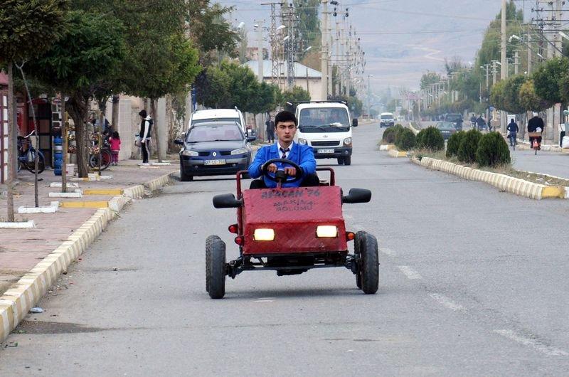 Iğdır'da iki lise öğrencisi tek kişilik otomobil yaptı