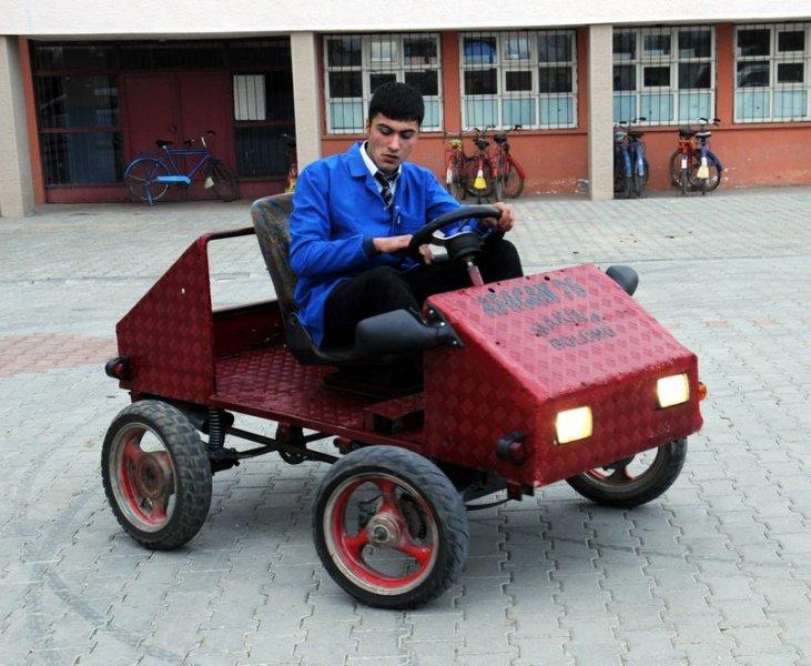 Iğdır'da iki lise öğrencisi tek kişilik otomobil yaptı