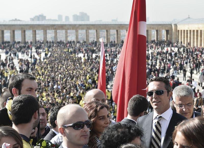 On binler Anıtkabir'e akın etti